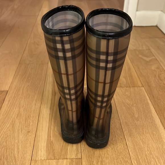Preloved Burberry tall rainboots - Picture 3 of 6